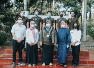 Tim Tenaga Kesehatan Puskesmas Binong bersama Guru dan Staff SMA PRAMITA